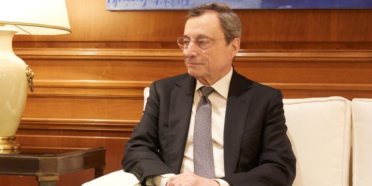 Ντράγκι προς Ζελένσκι: «H Ιταλία συμμερίζεται το ότι η Ουκρανία ανήκει στην ευρωπαϊκή οικογένεια»