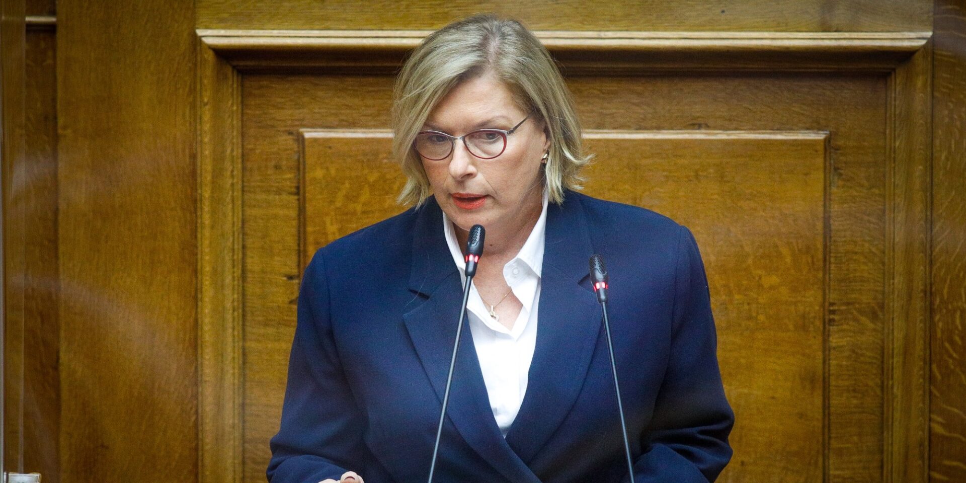 Η Μίνα Γκάγκα στη Βουλή