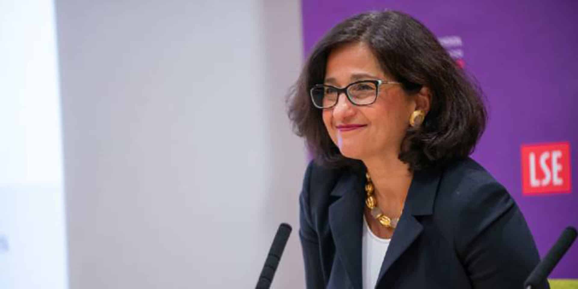 Η διευθύντρια του έγκυρου London School of Economics (LSE), Μινούς Σαφίκ
