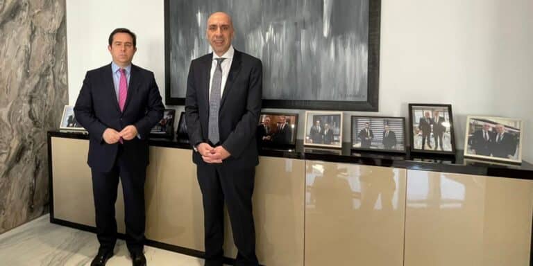 Ο Νότης Μηταράκης συναντήθηκε με τον Πρόεδρο του ΕΒΕΑ, Ιωάννη Μπρατάκο