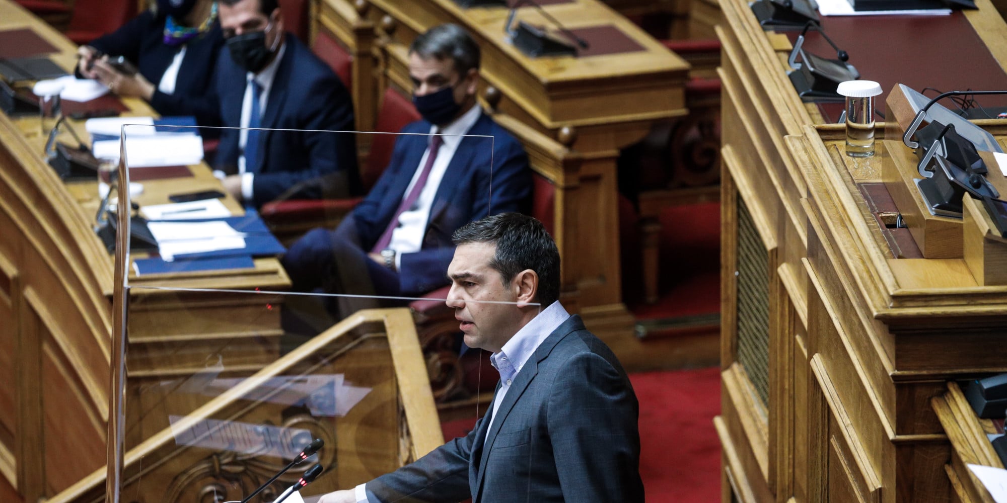 Ο Αλέξης Τσίπρας και ο Κυριάκος Μητσοτάκη στη Βουλής