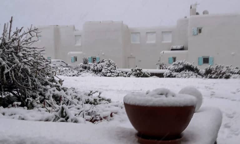 Κακοκαιρία Ελπίς: Θερμοκρασίες κάτω από τους -10 και χιόνια σε Κυκλάδες, Κρήτη και Εύβοια (εικόνες)