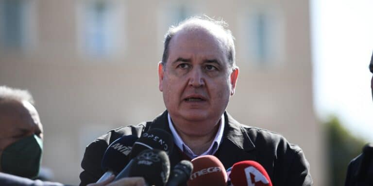 Φίλης: «Η ΝΔ πιστεύει ότι η μετάβαση στην τηλεκπαίδευση γίνεται με κουμπί on-off»