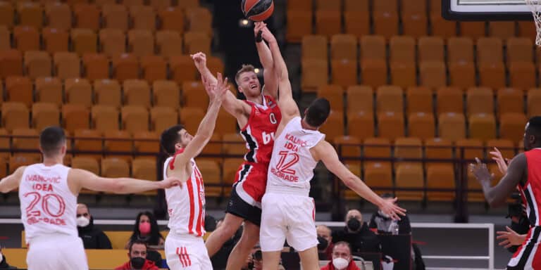 Euroleague: Προβλημάτισε ο Ολυμπιακός και έχασε πρώτη φορά στο ΣΕΦ (72-76)