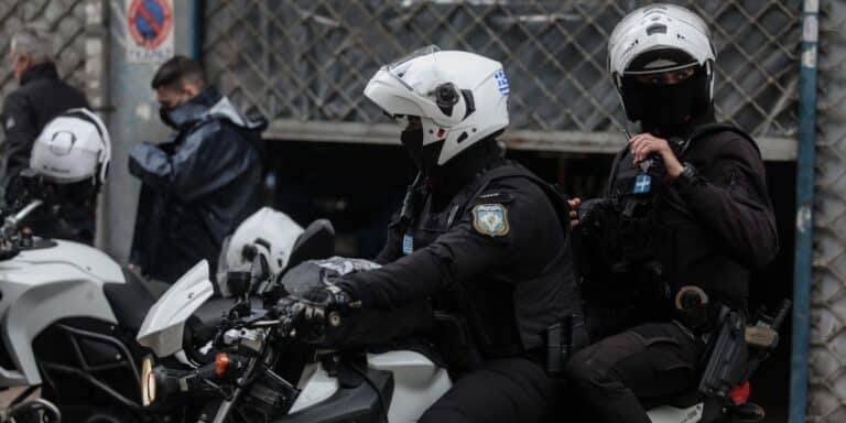 Χαλάνδρι: Συμμορία νεαρών λήστεψε ανήλικους σε στάση λεωφορείου