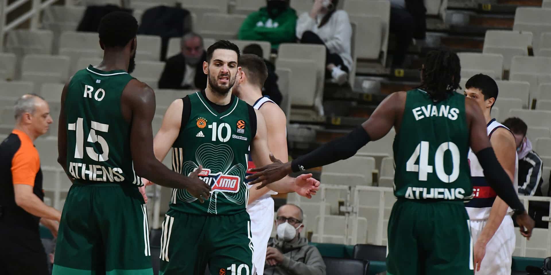 Πανηγυρισμοί από τους παίκτες του Παναθηναϊκού στη νίκη του στη Euroleague