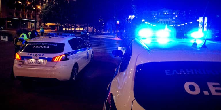 Πυροβολισμοί στη Βούλα – Δύο τραυματίες σε σοβαρή κατάσταση