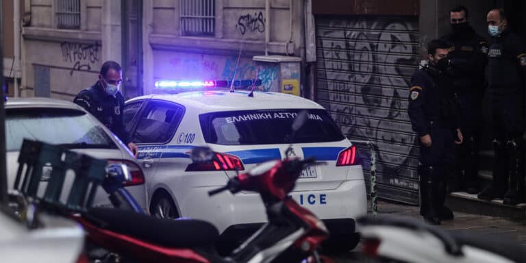 Σαρωνίδα: 38χρονος Αλβανός είχε στήσει εργαστήριο ναρκωτικών σε διαμέρισμα