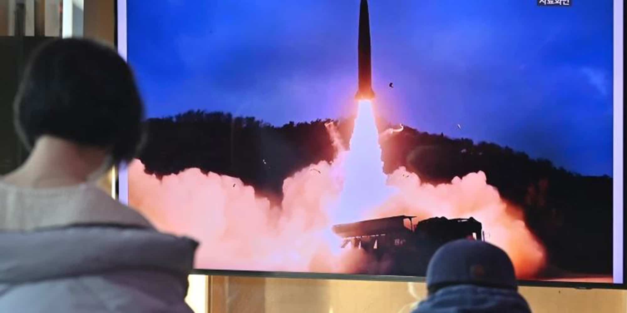 Ο κόσμος στη Βόρεια Κορέα, παρακολουθεί από την τηλεόραση τις δοκιμές εκτόξευσης πυραύλων