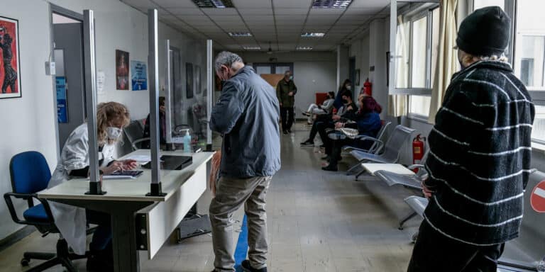 Σε ισχύ το πρόστιμο για ανεμβολίαστους άνω των 60 ετών – Ποιοι εξαιρούνται