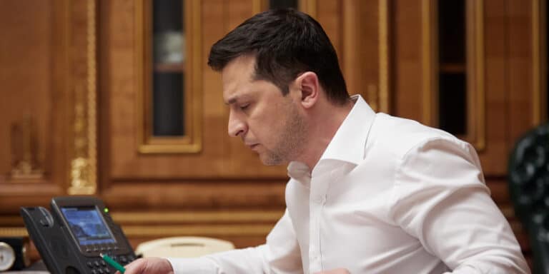 Ουκρανία: Επιβεβαιώνεται η υπαναχώρηση ρωσικών δυνάμεων – Επιφυλακτικός παραμένει ο Ζελένσκι