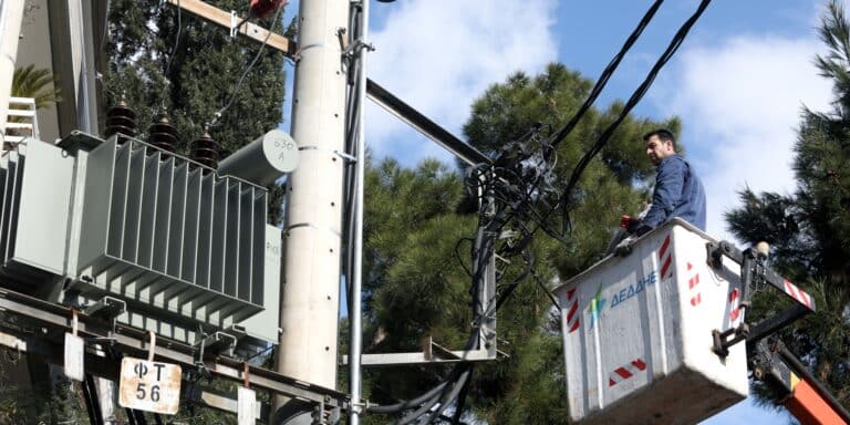 Κακοκαιρία «Ελπίς»: Χωρίς ρεύμα παραμένουν για 5η ημέρα περιοχές σε Μαραθώνα και Κορωπί