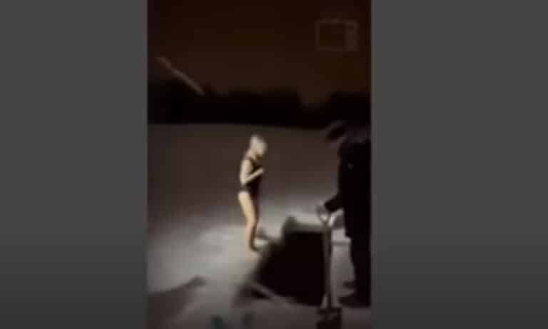 Τραγωδία στη Ρωσία – Μητέρα έπεσε για το σταυρό και παρασύρθηκε από ρέμα (βίντεο)