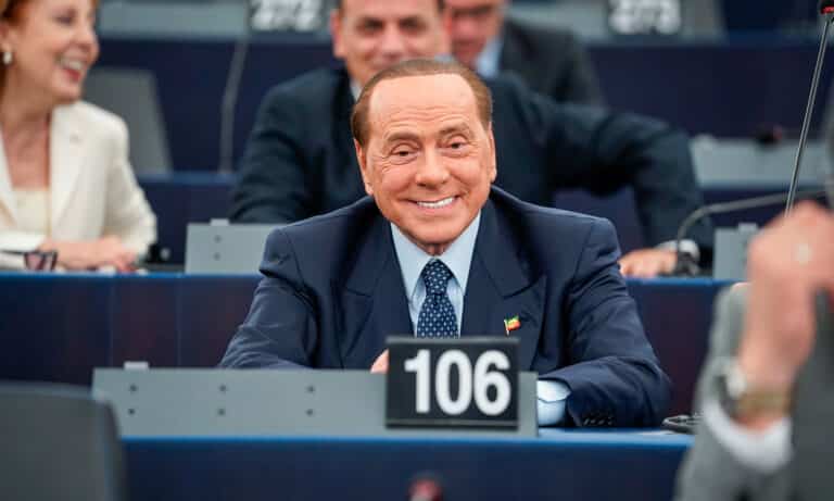 Ιταλία: Απέσυρε την υποψηφιότητά του ο Μπερλουσκόνι