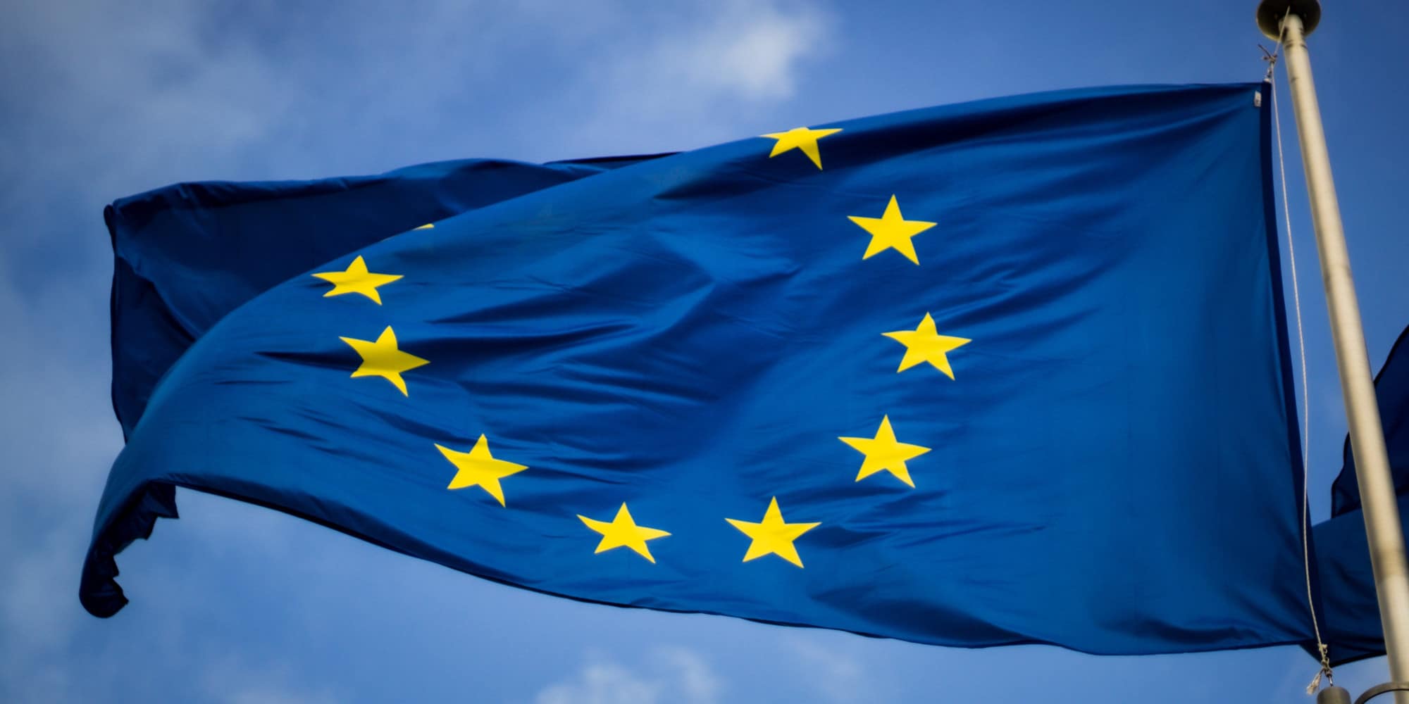 Η σημαία της ΕΕ κυματίζει