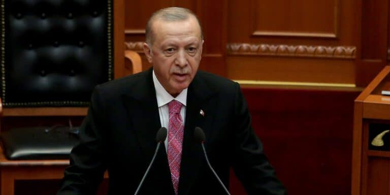 Ο Ερντογάν επιζητά ρόλο διαμεσολαβητή μεταξύ Κιέβου και Μόσχας