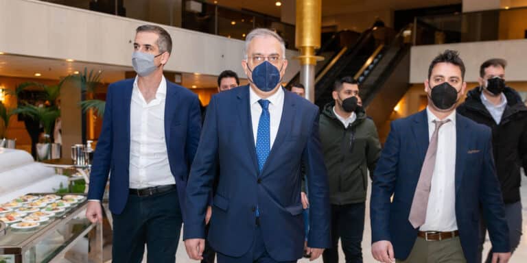 Θεοδωρικάκος: «Λύνουμε χρόνια αιτήματα των αστυνομικών»