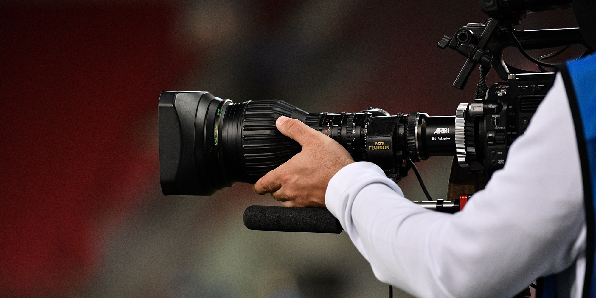 Τηλεοπτική κάμερα σε ποδοσφαιρικό αγώνα