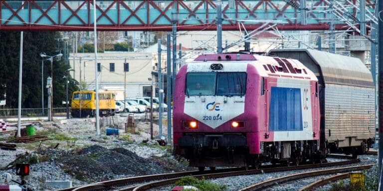 Φρίκη στο Κρυονέρι: Γυναίκα παρασύρθηκε και διαμελίστηκε από διερχόμενο τρένο