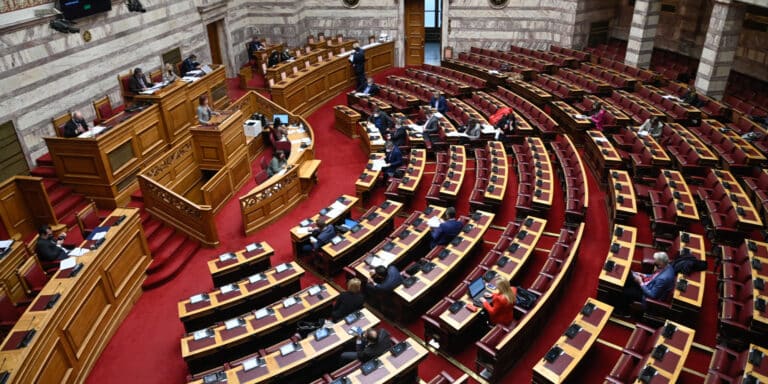 Στη Βουλή το νέο αναπτυξιακό νομοσχέδιο