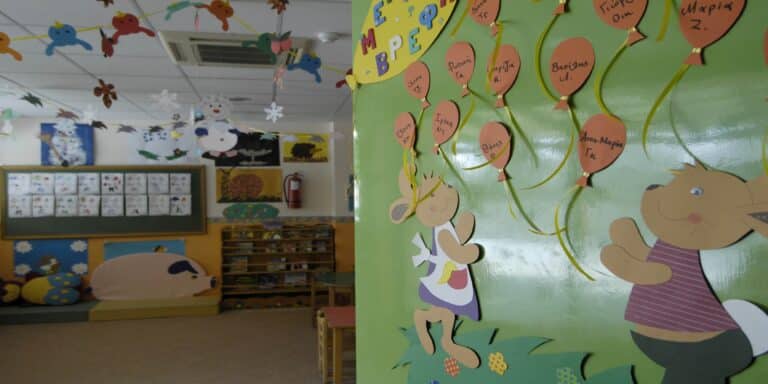 Πώς θα λειτουργήσουν σχολεία, βρεφονηπιακοί, δικαστήρια από αύριο: Τι θα γίνει με τους εμβολιασμούς – Αναλυτικός οδηγός