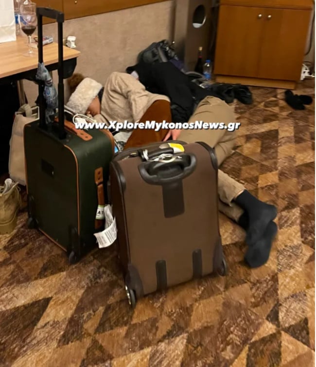 xenod attiki 2 - Κακοκαιρία «Ελπίς» – Αττική Οδός: Εγκλωβισμένοι οδηγοί κοιμούνται στο πάτωμα ξενοδοχείου (εικόνες)