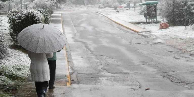 Κακοκαιρία «Ελπίς»: Μήνυμα του 112 στην Ανατολική και βόρεια Αττική – Προειδοποίηση για επικίνδυνες χιονοπτώσεις