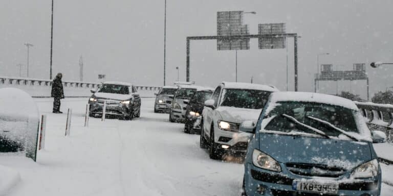 Κακοκαιρία «Ελπίς»: Η Πυροσβεστική ζητά να κλείσουν όλοι οι είσοδοι για την Αττική Οδό