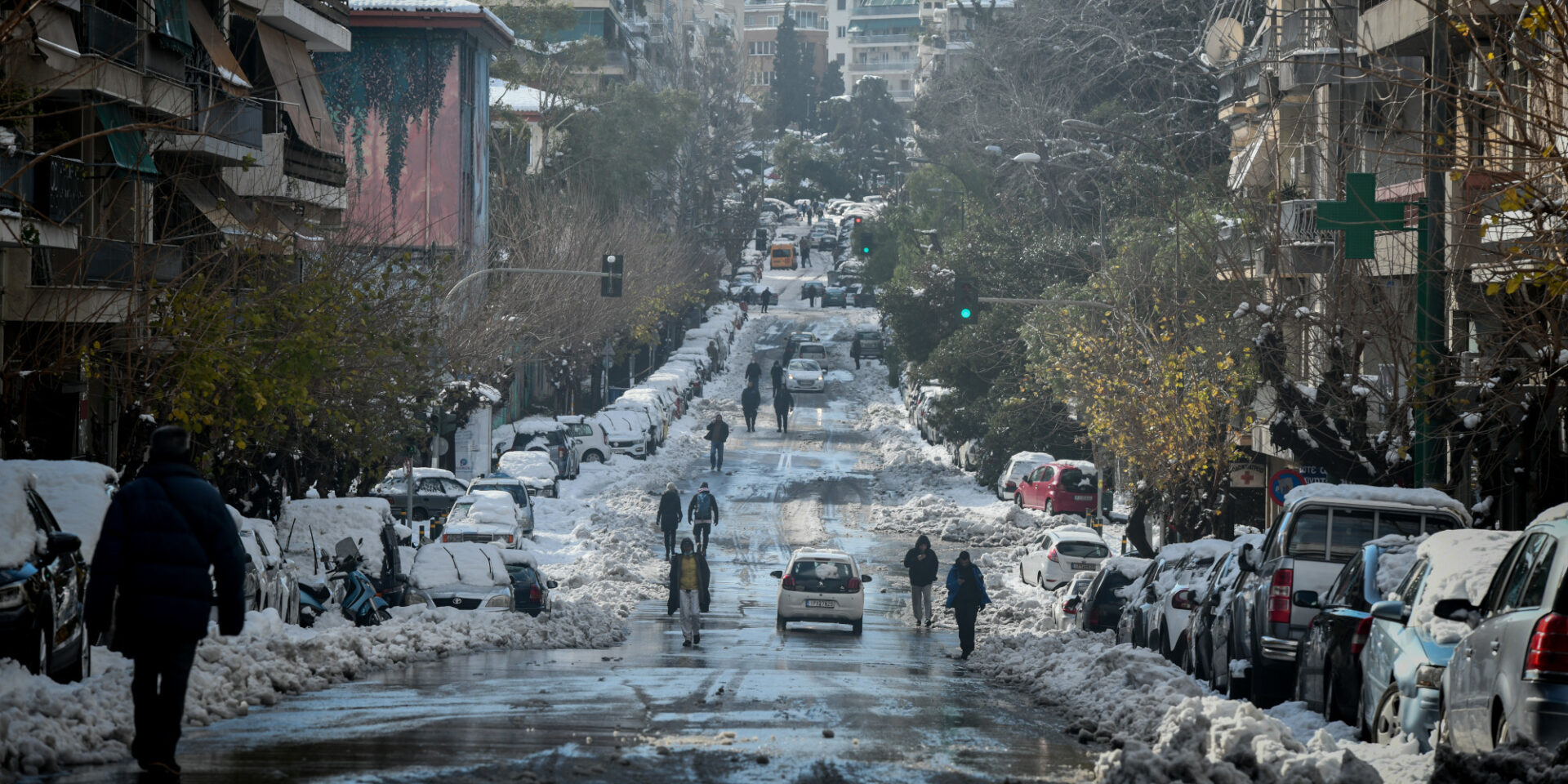 Παγωμένοι δρόμοι στην Αθήνα μετά την κακοκαιρία Ελπίς