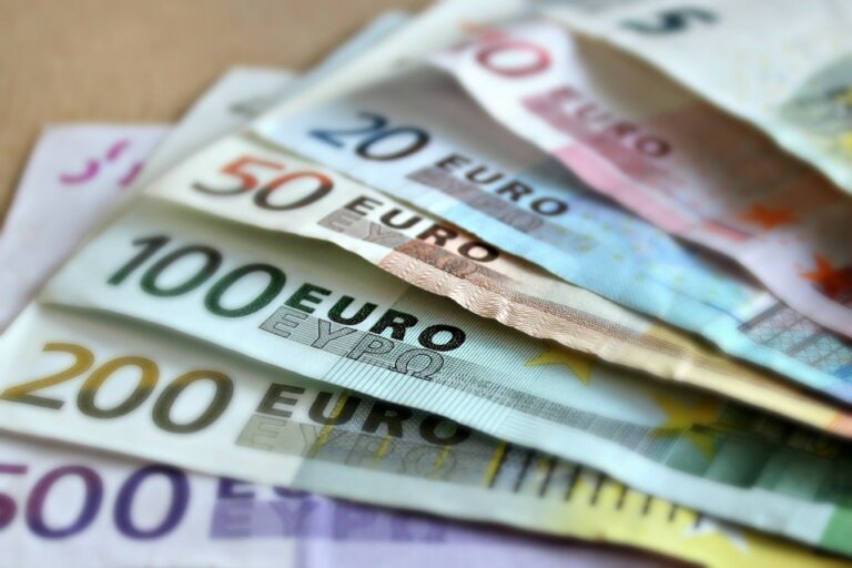 Αποκάλυψη – σοκ: Παρουσιαστής καταγγέλλει γνωστό Influencer για κλοπή 30.000 ευρώ
