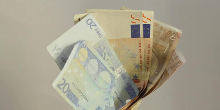 Προϋπολογισμός 2021: Μικρότερο έλλειμμα κατά 1,961 δισ. ευρώ- Αυξημένα έσοδα 1,2 δισ. ευρώ