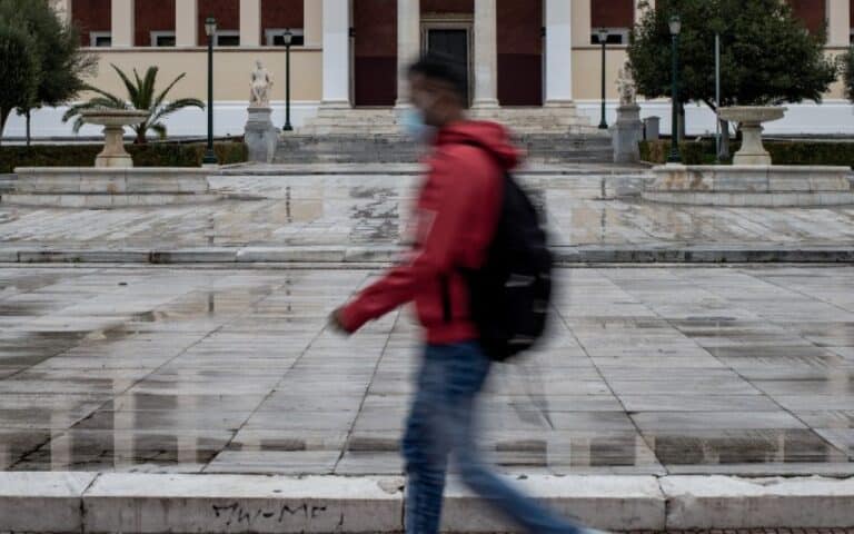Καιρός: Τοπικές βροχές και πτώση της θερμοκρασίας – Πού θα πέσουν καταιγίδες