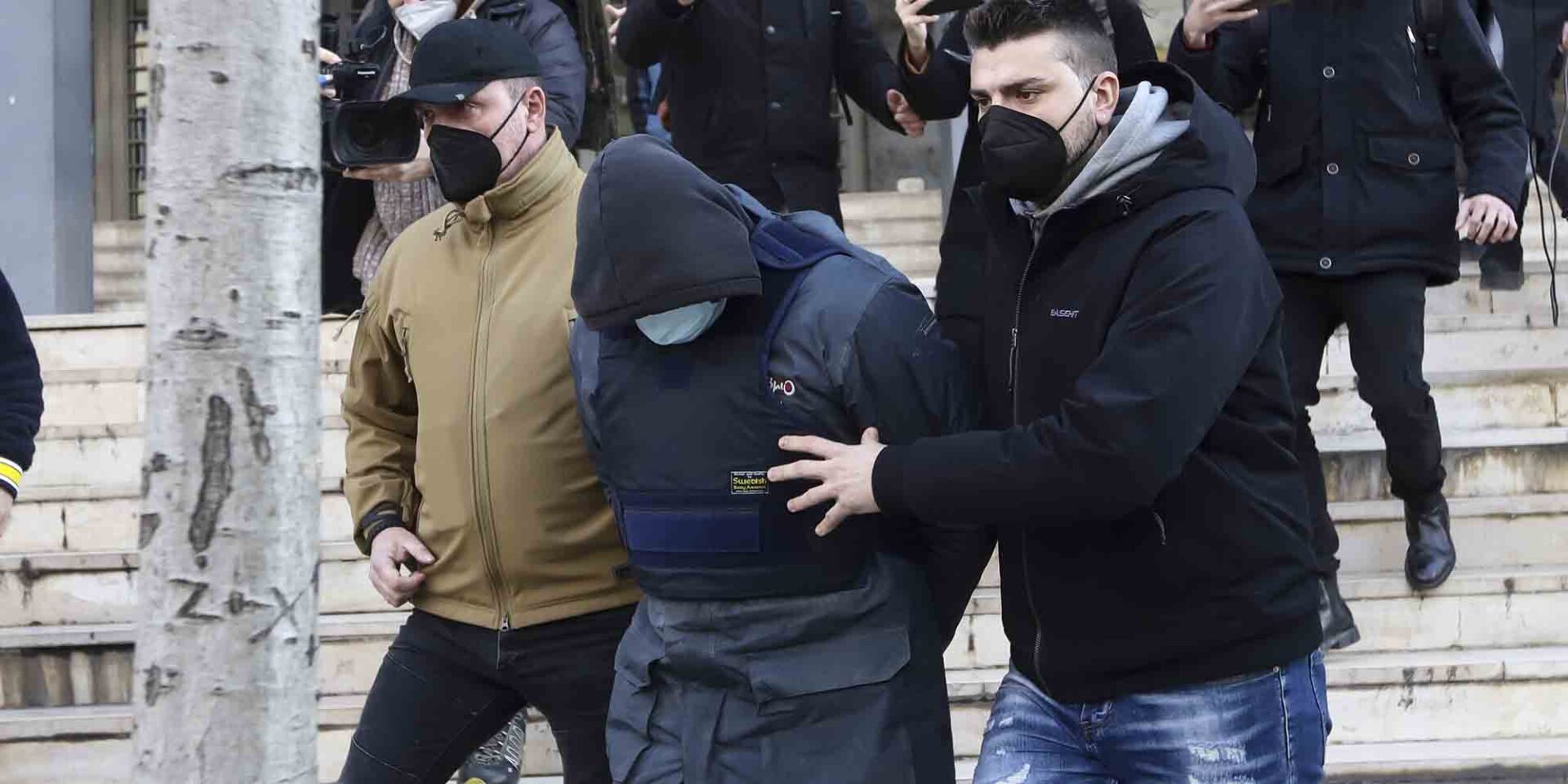 Στον εισαγγελέα οδηγείται ο 23χρονος που συνελήφθη για την δολοφονία του 19χρονου Άλκη, στην περιοχή Χαριλάου της Θεσσαλονίκης