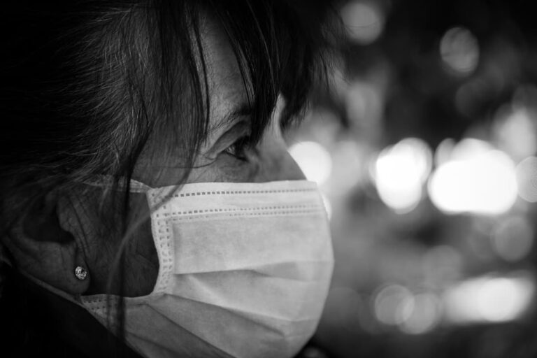 Γαλλία: «Χαλαρώνουν» τα μέτρα κατά του κορονοϊού, για τη χρήση μάσκας σε κλειστούς χώρους