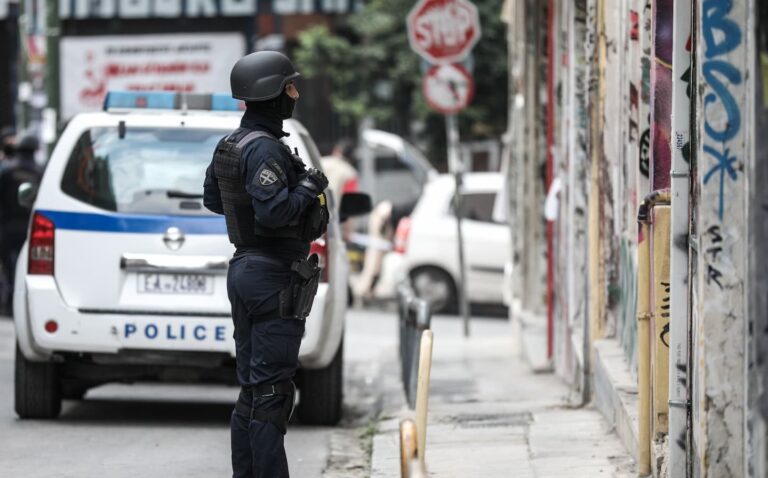 «Ντου» της ΕΛ.ΑΣ. σε συνδέσμους οπαδών στην Αθήνα – Έρευνες σε κλαμπ Ολυμπιακού, ΑΕΚ, ΠΑΟΚ και Παναθηναϊκού