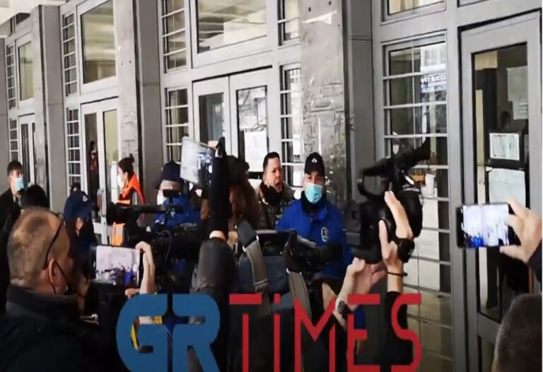 Δολοφονία Άλκη Καμπανού: Ένταση και προπηλακισμοί στα Δικαστήρια Θεσσαλονίκης (βίντεο)