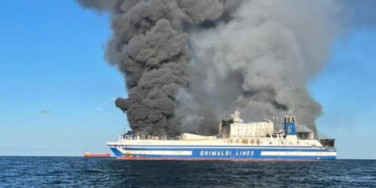 Φωτιά στο πλοίο Euroferry Olympia: 14 αγνοούμενοι, ανάμεσά τους και 3 Έλληνες