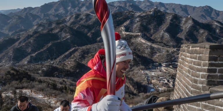 Η Ολυμπιακή Φλόγα «πάτησε» το Σινικό Τείχος (βίντεο)