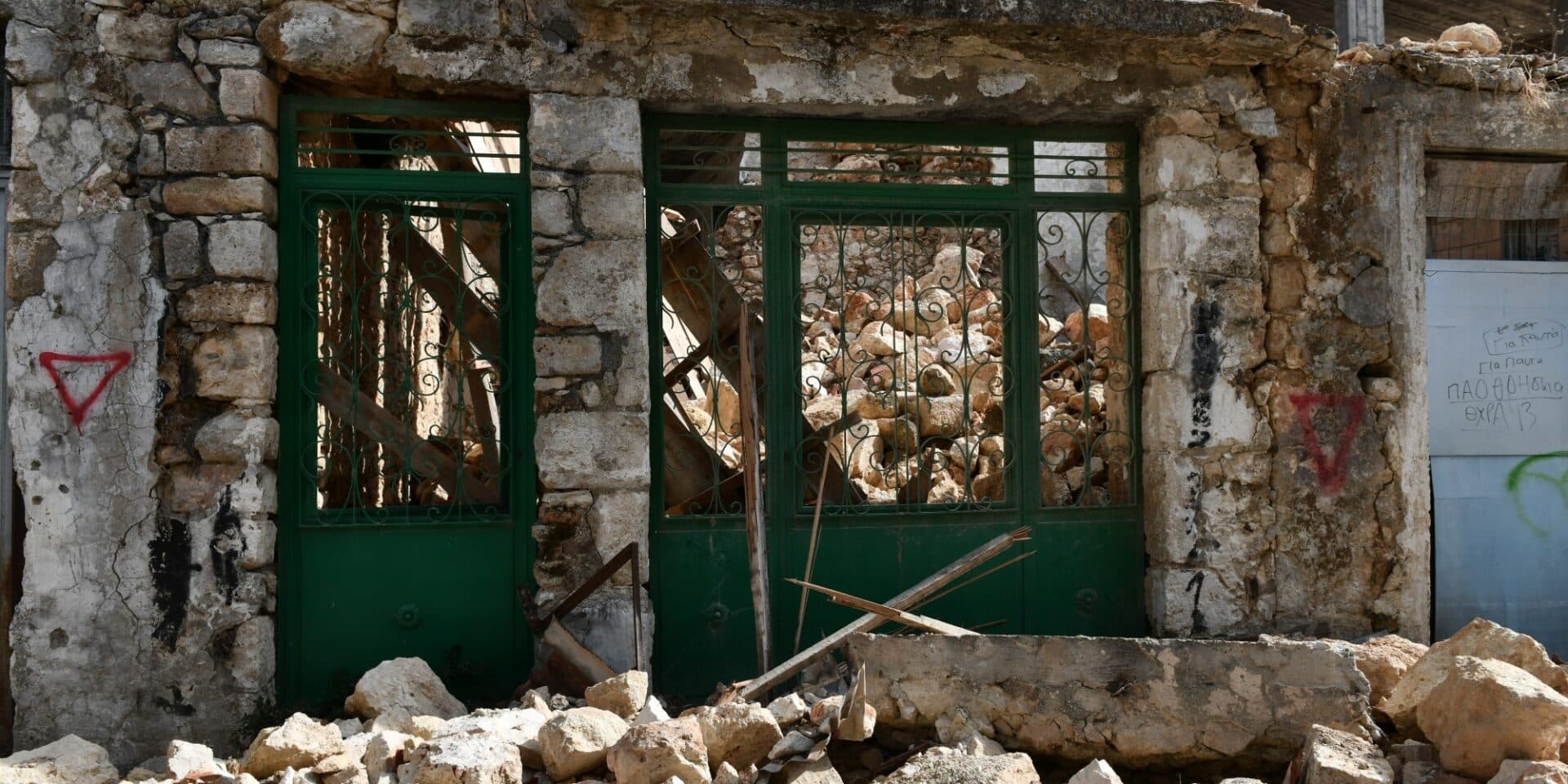 Γκρεμισμένο σπίτι από τους σεισμούς στην Κρήτη