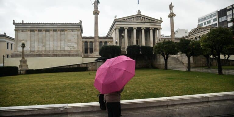 Καιρός: Συνεχίζονται οι βροχές και σφοδρές καταιγίδες – Πού θα πέσουν χιόνια