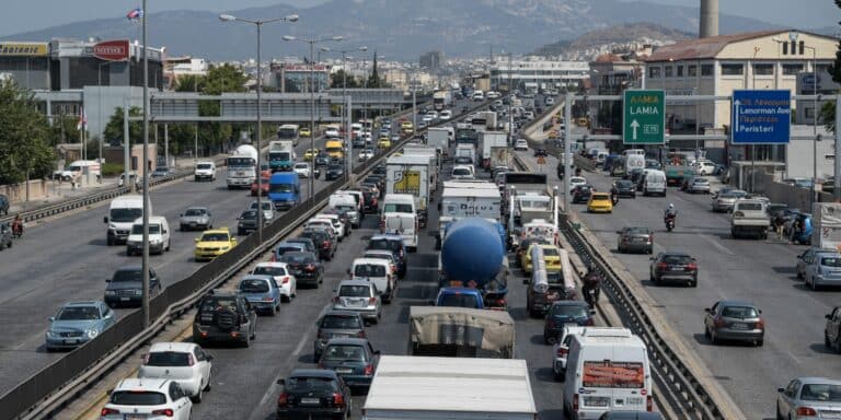 Κίνηση στους δρόμους: Μποτιλιάρισμα στην άνοδο του Κηφισού (εικόνα)