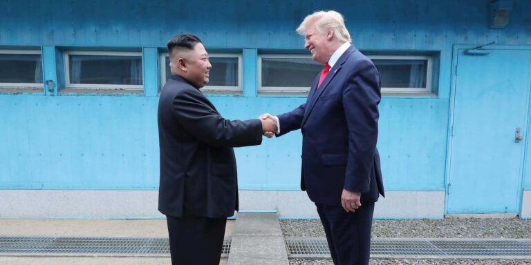 Έπειτα από 4 χρόνια στο Οβάλ γραφείο, ο Τραμπ παρέμεινε φίλος μόνο με τον Κιμ Γιονγκ Ουν