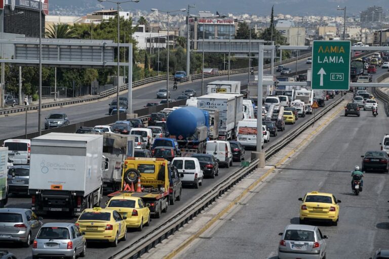 Κίνηση στους δρόμους: Μποτιλιάρισμα και στα δύο ρεύματα του Κηφισού (εικόνα)