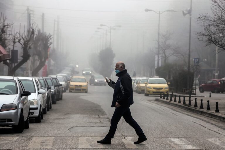Καιρός: Νεφώσεις με ασθενείς βροχές – Πού θα έχει ομίχλη τις πρωινές ώρες