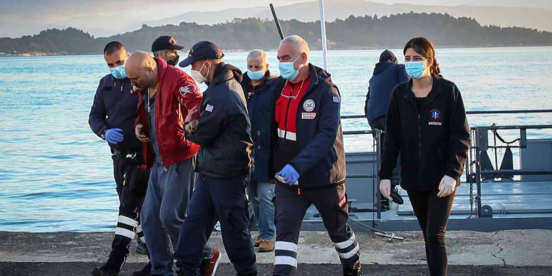 Μεταφορά των επιβατών του πλοίου Euroferry Olympia