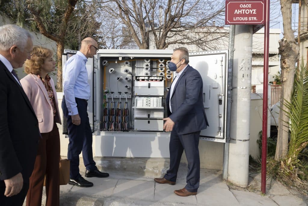Ο CEO του Ομίλου Deutsche Telekom, Tim Höttges, στην Ελλάδα: Επίσκεψη σε έργα εγκατάστασης δικτύου οπτικών ινών (εικόνες)