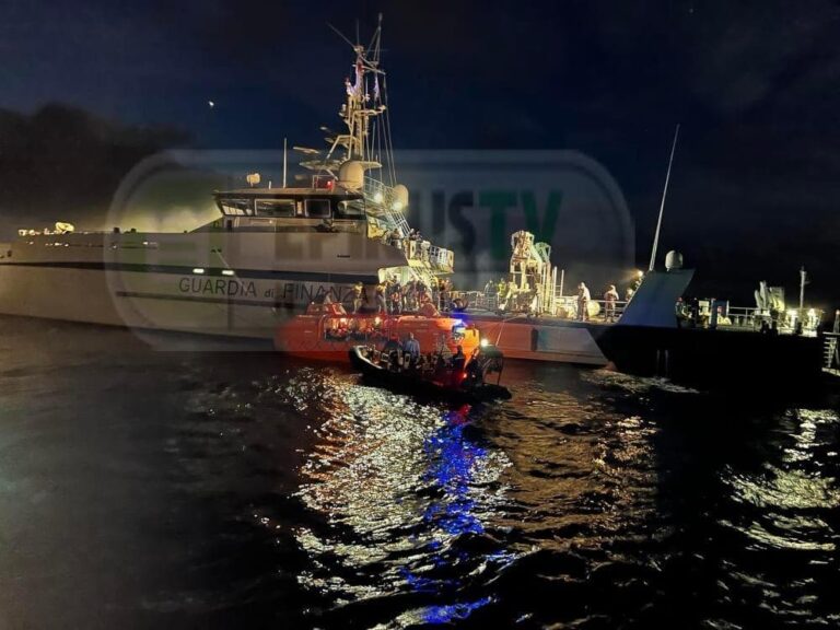 Φωτιά στο πλοίο Euroferry Olympia: Έχουν διασωθεί 278 από τους 288 επιβάτες – Μεταφέρθηκαν στην Κέρκυρα