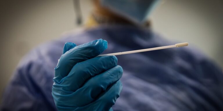 Αποκαλύψεις στη Θεσσαλονίκη: Έκαναν «τυφλά» rapid test για κορονοϊό χωρίς ταυτοπροσωπία