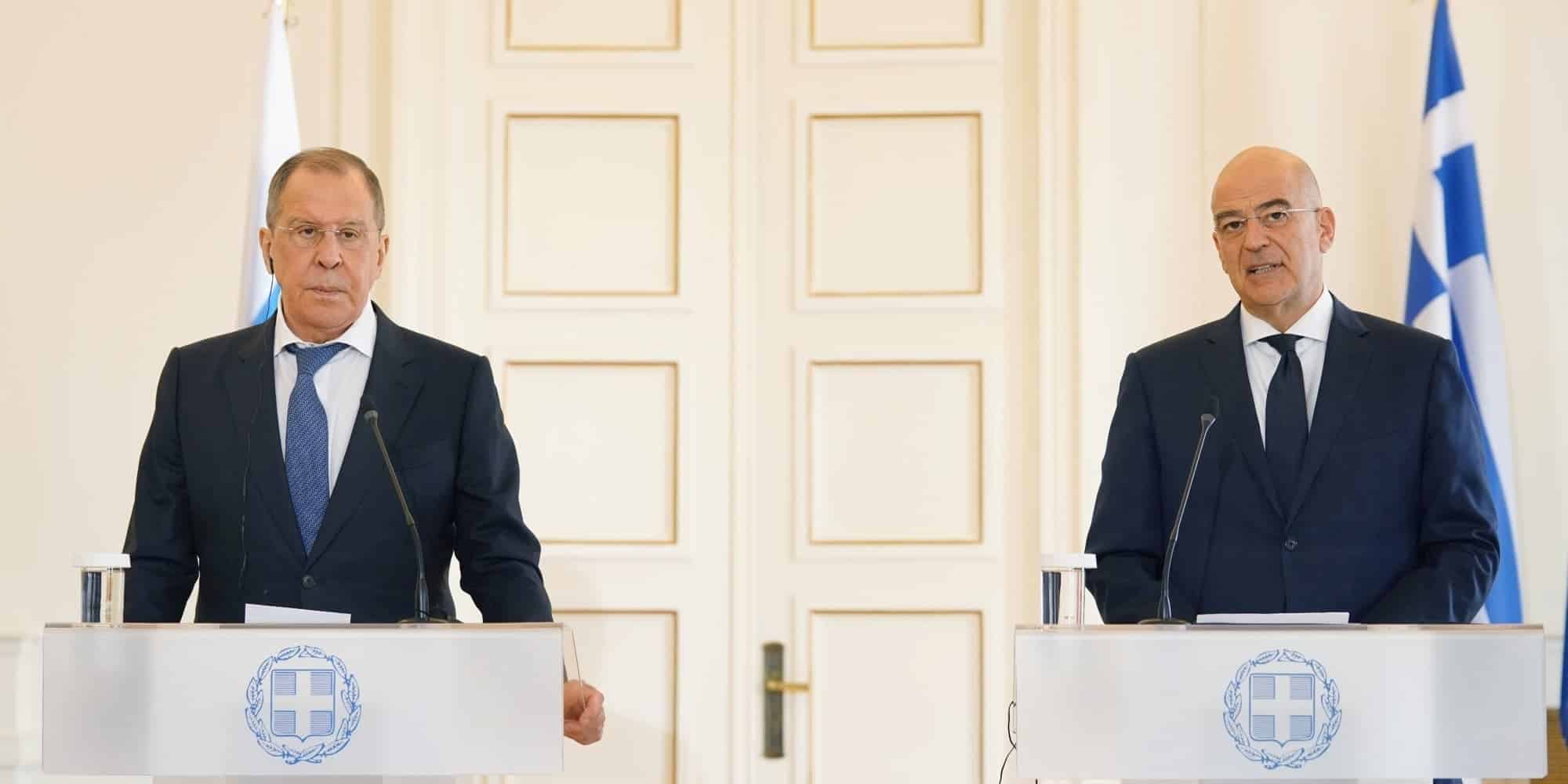 Ο Νίκος Δένδιας με τον Σεργκέι Λαβρόφ κάνουν κοινές δηλώσεις μετά τη συνάντησή τους, στο Υπουργείο, τη Δευτέρα 26 Οκτωβρίου 2020