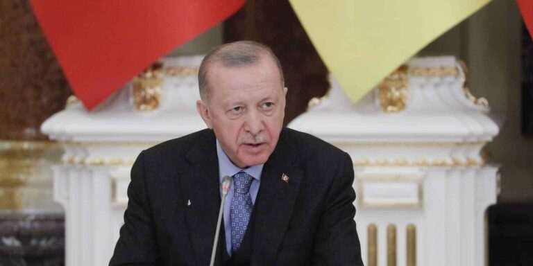 Ερντογάν: «Μπάιντεν και Δύση δεν βοήθησαν την κρίση στην Ουκρανία – Στάθηκαν μόνο εμπόδιο»
